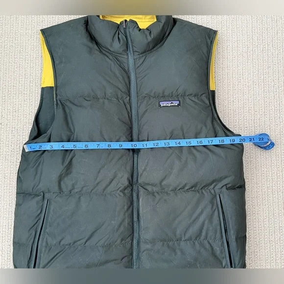 Patagonia Men's Two-Tone Puffer Vest - Picture 10 of 11